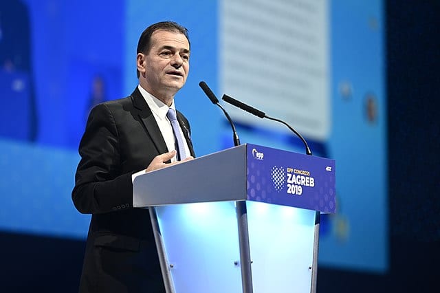 Orban ia în calcul obligativitatea purtării măștilor și în aer liber