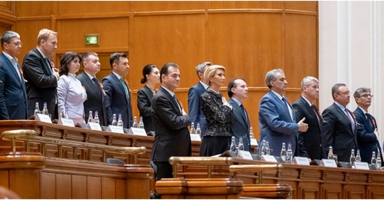 Guvernul a atacat la CCR depunerea moțiunii de cenzură