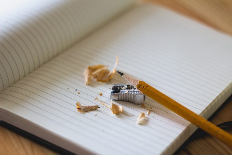 A doua șansă la educație pentru 600 de persoane care au abandonat școala