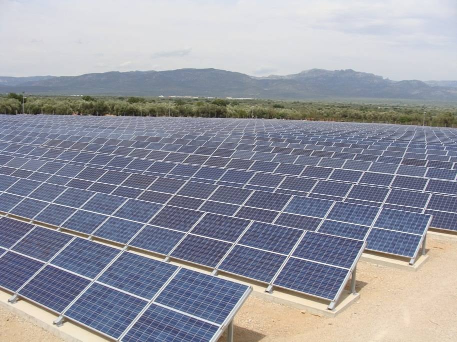 OUG pentru Programul Electric Up 2024: Ajutor financiar pentru sectorul HoReCa, facilitând instalarea de panouri solare și stații de încărcare