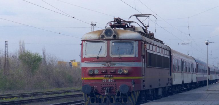 Toate cele 4 loturi ale tronsonului de cale ferată Caransebeș – Timișoara – Arad (162,19 km) în linie dreaptă