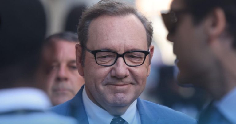Kevin Spacey neagă acuzația de abuz sexual în timpul mărturiei de la procesul său