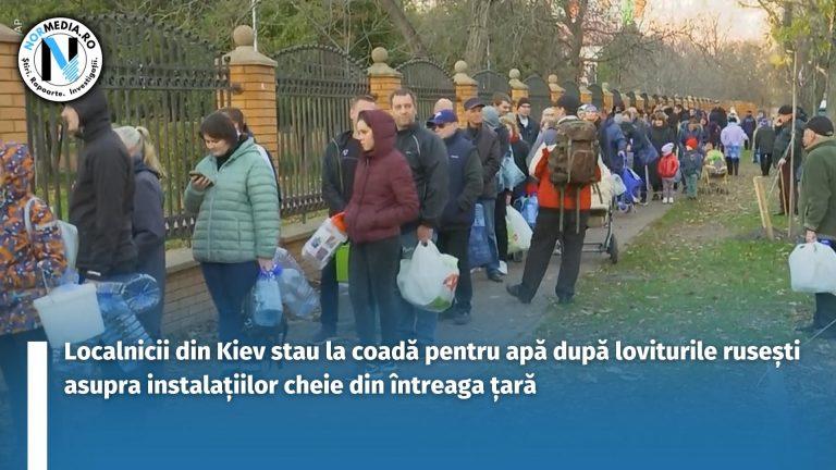 Localnicii din Kiev stau la coadă pentru apă după loviturile rusești asupra instalațiilor cheie din întreaga țară