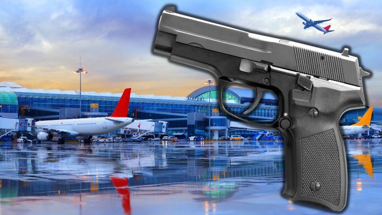 Armele confiscate pe aeroporturile din SUA au atins un nivel record. Declarațiile oficialilor americani