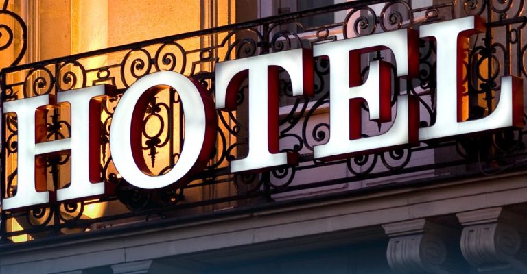 Elon Musk transformă Twitter într-un ,,hotel” pentru angajați. Autoritățile din San Francisco investighează decizia ca pe o posibilă încălcare a codului de construcție