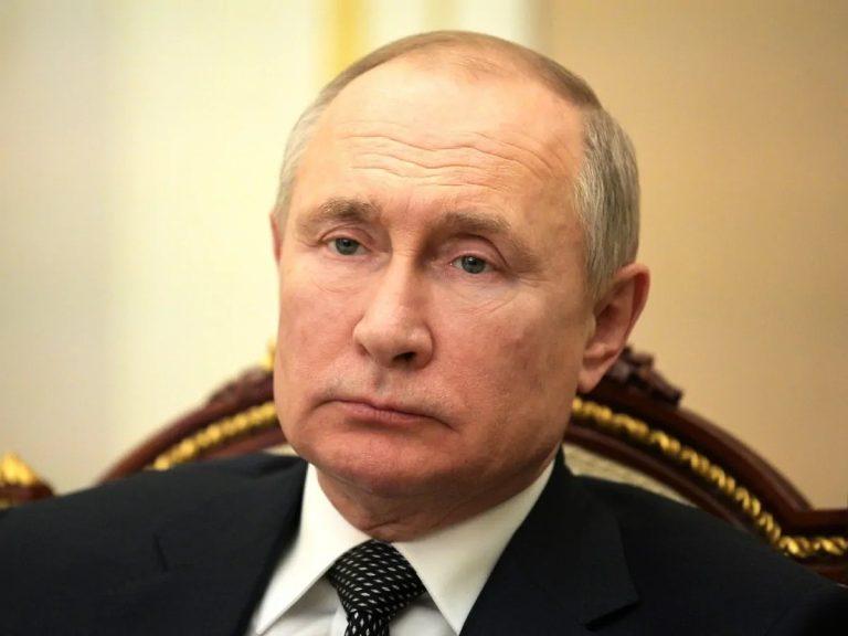 Putin lasă Europa fără combustibil! Rusia interzice vânzările de petrol către țările care utilizează plafonarea prețurilor