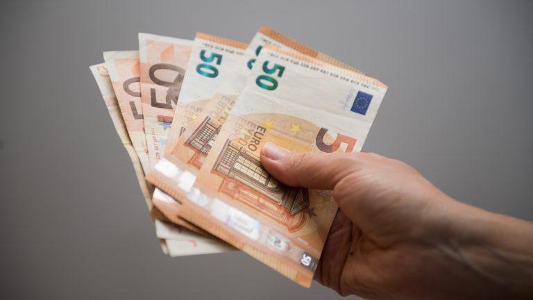 70.000 euro mită către DNA. Om de afaceri din Capitală, reținut după ce a fost prins în flagrant
