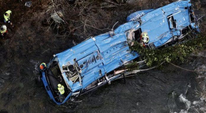 VIDEO. 7 persoane au murit în urma prăbușirii unui autocar în Spania. A plonjat de pe un pod
