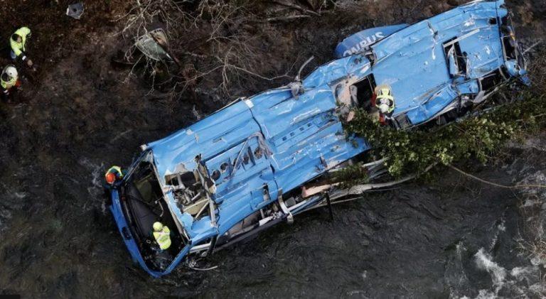 VIDEO. 7 persoane au murit în urma prăbușirii unui autocar în Spania. A plonjat de pe un pod