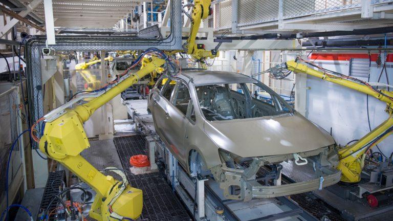 Se văd semnele recesiunii economice! A scăzut producția auto din Marea Britanie. Este cel mai slab nivel din ultimii 66 de ani
