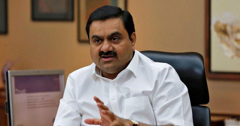 VIDEO. Cel mai bogat om din Asia ripostează la acuzațiile de ,,escrocherie’’. Grupul Adani a calificat raportul realizat de o firmă de investiții americană drept ,,rău intenționat”