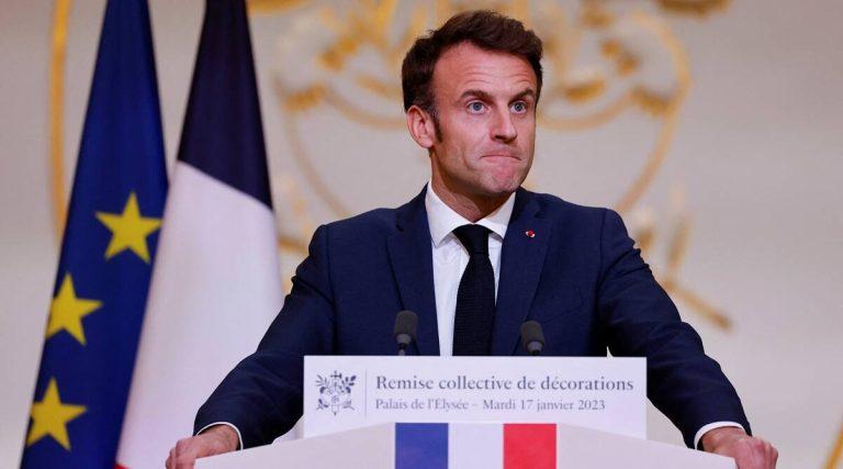 VIDEO. Emmanuel Macron, blocat în decizii! Greve și proteste în toată Franța față de majorarea vârstei de pensionare