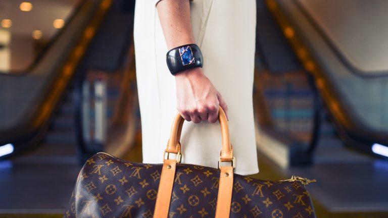 Un nou an record pentru brandul de lux Louis Vuitton, în 2022: Venituri de aproape 80 de miliarde de euro