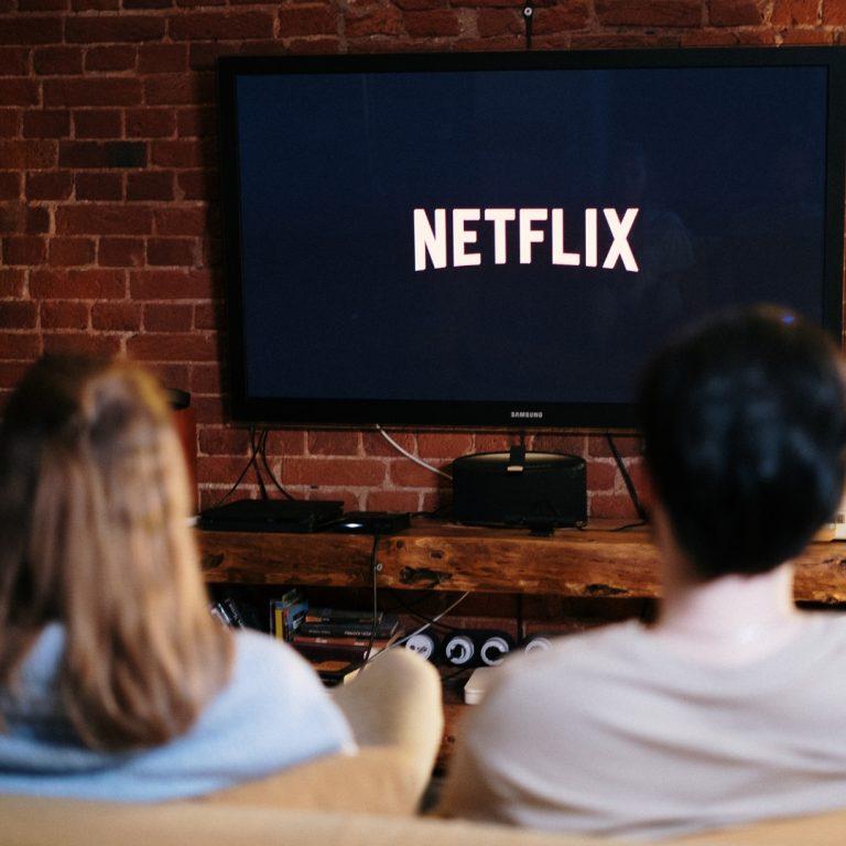 Contrar așteptărilor, Netflix a atras aproape 6 milioane de abonați noi, după ce a introdus taxa de sharing