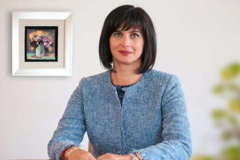 Cristina Burciu, deputat: Principalul obiectiv al pachetului noilor legi ale Educației. ”Reducerea riscului de abandon școlar” (AD)
