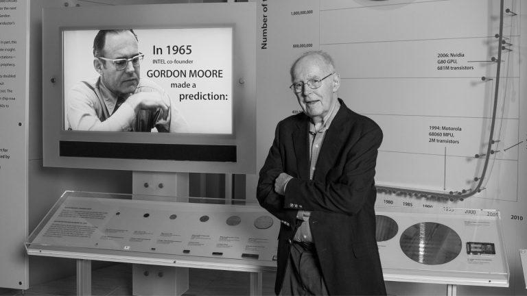 Doliu în lumea tehnologiei! A murit co-fondatorul Intel, Gordon Moore. Corporația i-a adus un omagiu: „Am pierdut un vizionar”