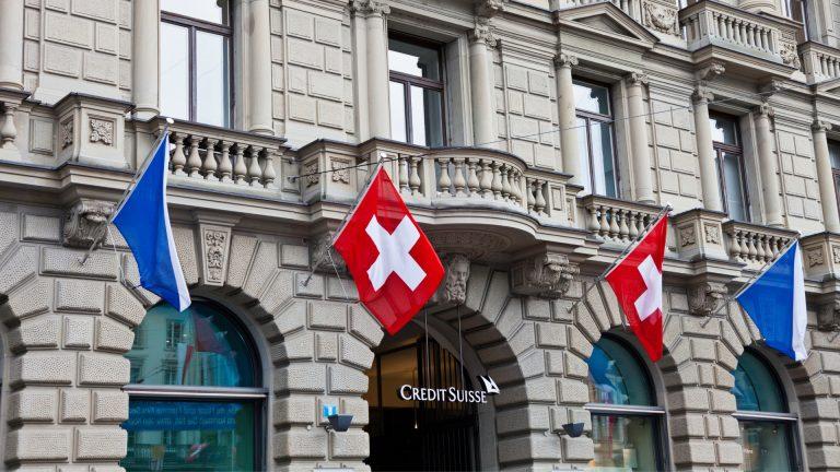 Credit Suisse, cumpărată de către rivalii de la UBS. Banca elvețiană era în pragul colapsului zilele trecute