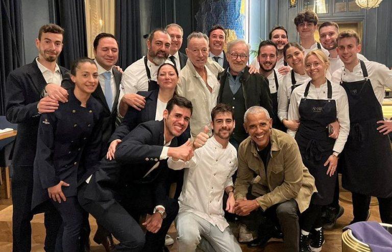 VIDEO. Barack Obama, Steven Spielberg şi Bruce Springsteen, oaspeți surpriză la un restaurant din Barcelona. Angajații au rămas în stare de șoc