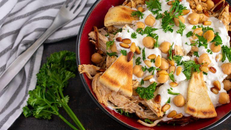 O super rețetă! Lipii cu iaurt și năut, perfect pentru pofticioși. Fatteh, pe numele original este un preparat simplu, dar delicios