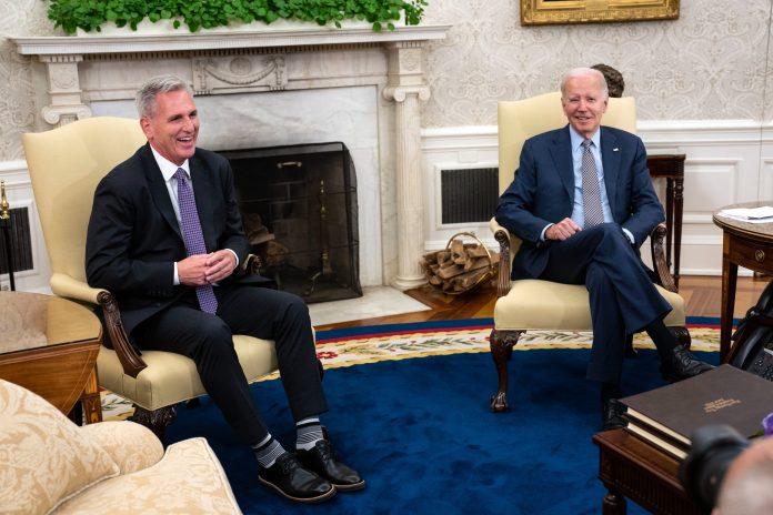 BREAKING NEWS! SUA riscă intrarea în incapacitate de plată. Biden și McCarthy, convorbire de URGENȚĂ la Casa Albă