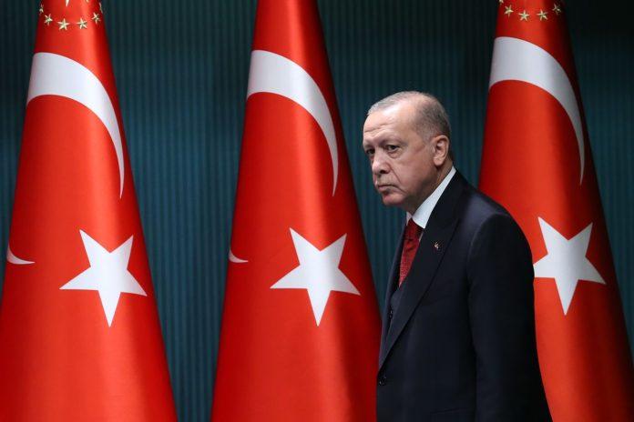 VIDEO. Erdogan câștigă din nou alegerile din Turcia, dar țara rămâne divizată. Lira turcească a atins minime record în raport cu dolarul VIDEO. Erdogan câștigă din nou alegerile din Turcia, dar țara rămâne divizată. Lira turcească a atins minime record în raport cu dolarul. Foto: @AbdiwahabSheik7