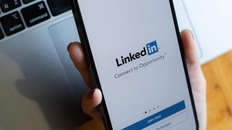 LinkedIn taie 700 de locuri de muncă și închide aplicația din China. În ultimele șase luni, firme precum Amazon, Microsoft și Alphabet au anunțat concedieri