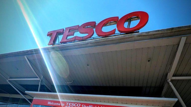Lovitură grea pentru Tesco! John Allan se retrage de la conducerea celei de-a 2-a cea mai mare firmă de comerț din Regatul Unit