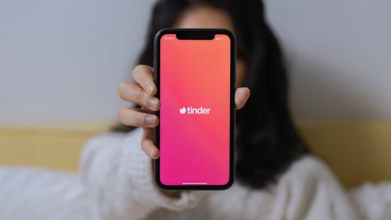 Tinder și Hinge au anunțat că va înceta să mai opereze în Rusia. Proprietarul aplicațiilor de dating ia măsuri pentru a „restricționa accesul”
