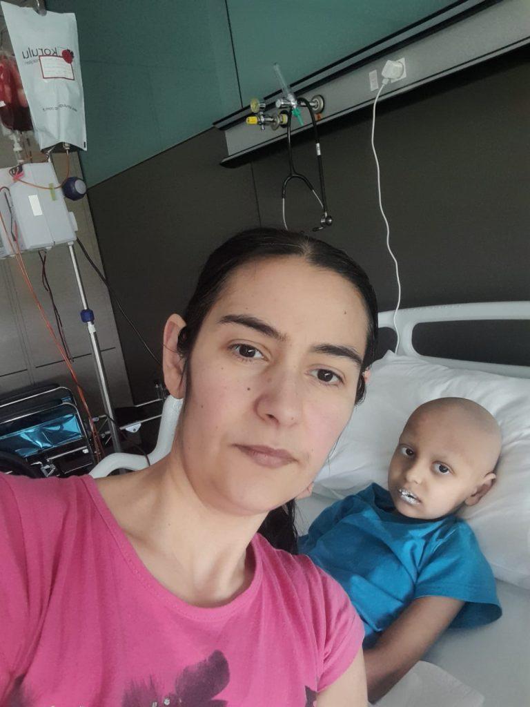 DONEAZĂ ACUM, salvează o viață! 25.000 de euro - prețul pus pe viața unui băiețel de 6 anișori bolnav de cancer. Numai tu îl poți ajuta pe Emanuel