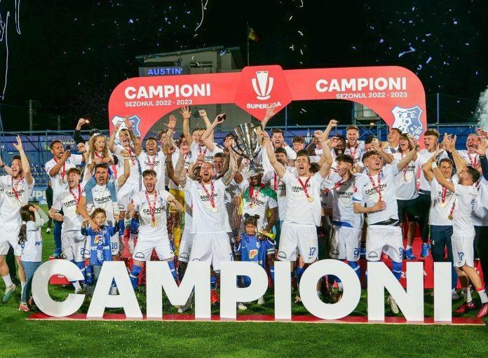 VIDEO Farul Constanța, campioana României! Hagi „O să punem în ramă această zi” VIDEO Farul Constanța, campioana României! Hagi „O să punem în ramă această zi”. Foto: Tw/@Liga1Romania