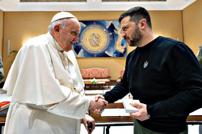 Volodimir Zelenski și-a început vizita oficială la Roma. Președintele ucrainean, discuție față în față cu Papa Francisc
