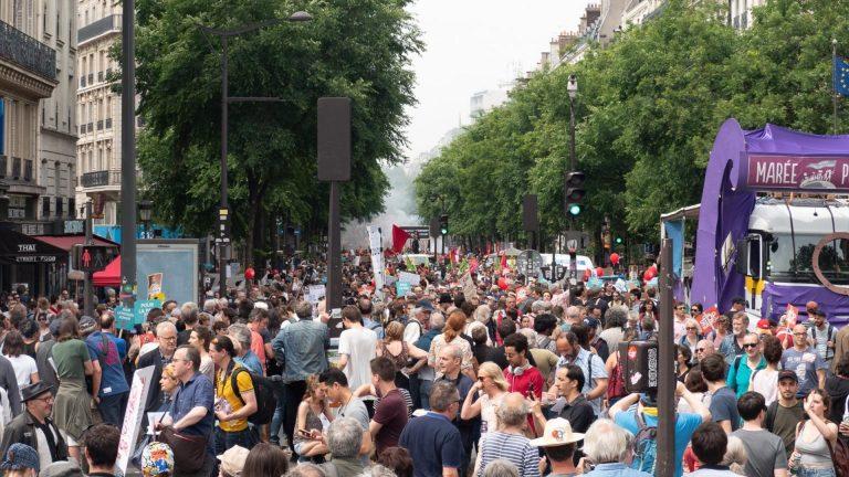 Arde Parisul! Proteste MASIVE în Franța după ce un adolescent de 17 ani a fost împușcat de poliție