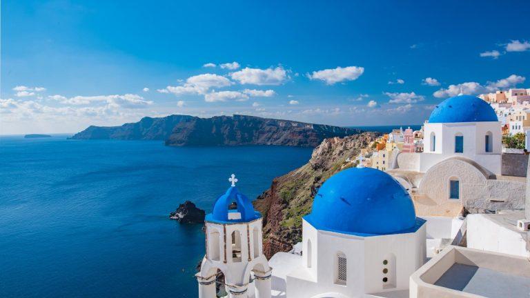 Atenție turiști, prețul pachetelor de vacanță în Grecia, Spania și Turcia a crescut vertiginos. Cu cât au crescut prețurile