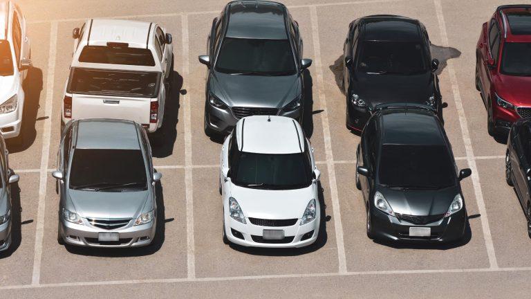 Guvernul s-a răzgândit! RCA, plafonat doar 3 luni. Care vor fi tarifele maxime pentru asigurările obligatorii auto