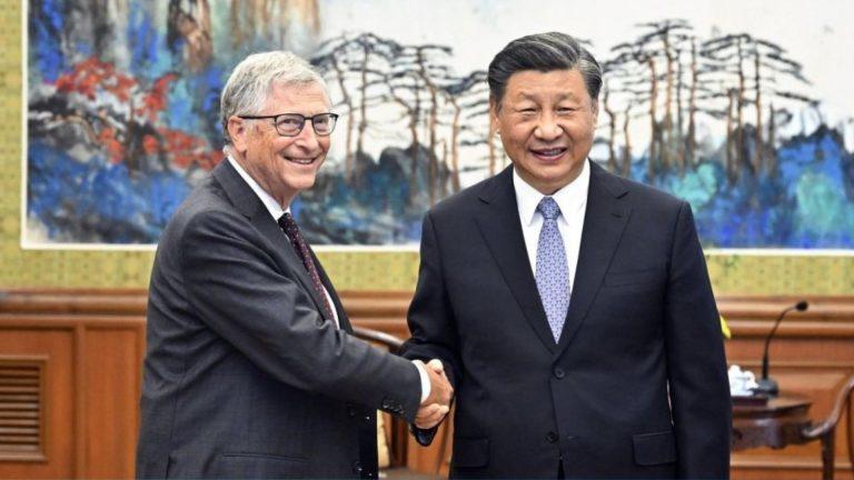 VIDEO. Bill Gates, cofondatorul Microsoft, întâlnire de gradul 0 cu președintele Chinei, Xi Jinping. Tensiuni între Washington și Beijing