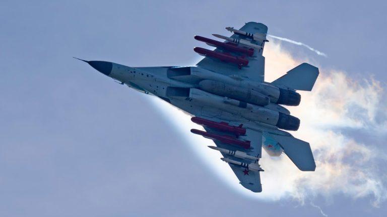 Avion de vânătoare rusesc MiG-31, prăbușit în Kamceatka. Flota rusă din Pacific executa un antrenament deasupra Golfului Avacea