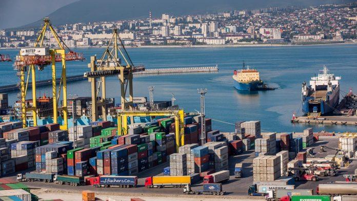Portul Constanța se confruntă cu potențiale blocaje și întârzieri record Portul Constanța se confruntă cu potențiale blocaje și întârzieri record. Gestionare de cantitate dublă de cereale față de anul precedent