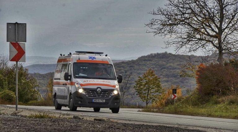 A ajuns cu maşina în decor după ce a fost înţepat de o insectă. În incident au fost implicate alte 4 persoane, printre care și un copil