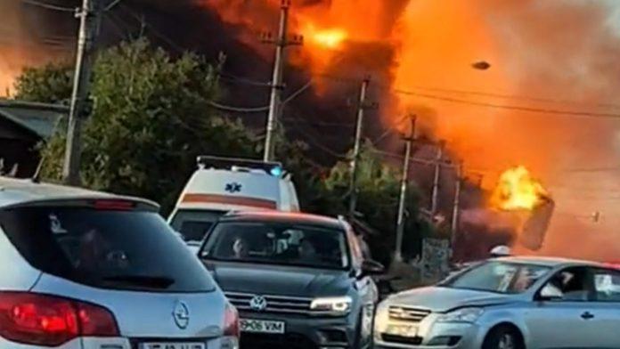 ANALIZĂ Exploziile de la Crevedia, încă un caz care scoate la suprafață neregulile sistemului de răspundere și supraveghere în România ANALIZĂ Exploziile de la Crevedia, încă un caz care scoate la suprafață neregulile sistemului de răspundere și supraveghere în România. Foto: Fb