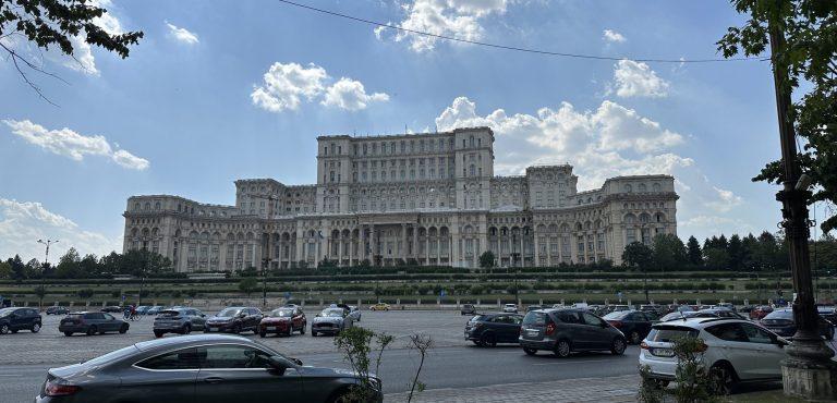 Controverse în Parlament: Propunere legislativă pentru protejarea construcțiilor ilegale cu destinație turistică