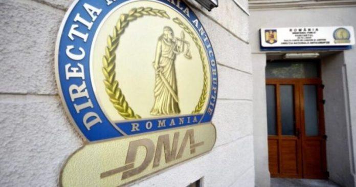 DNA Inspectorul General Școlar din Mureș, urmărit penal pentru luare de mită și instigare la abuz în serviciu