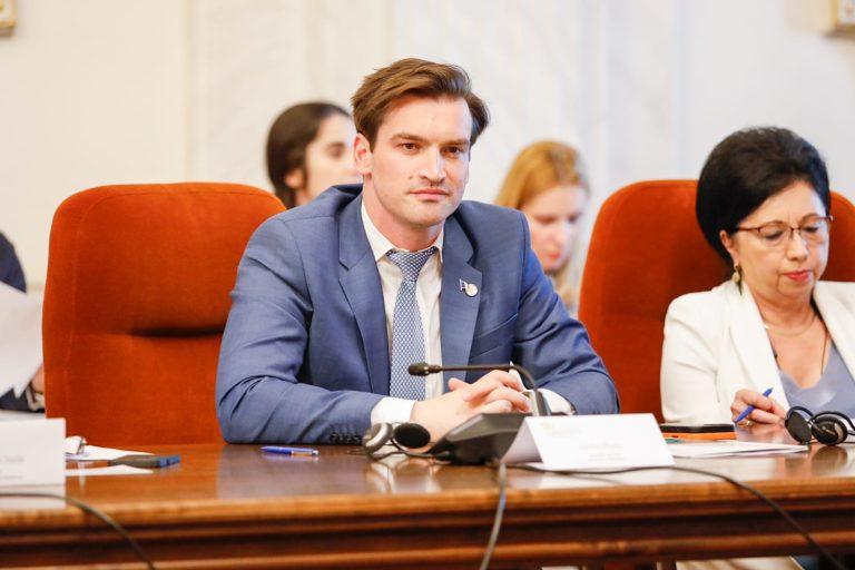 Premierul Ciolacu îl numește pe Andrei Baciu, șeful CNAS. Anterior a fost eliberat din funcția de secretar de stat la Ministerul Sănătății
