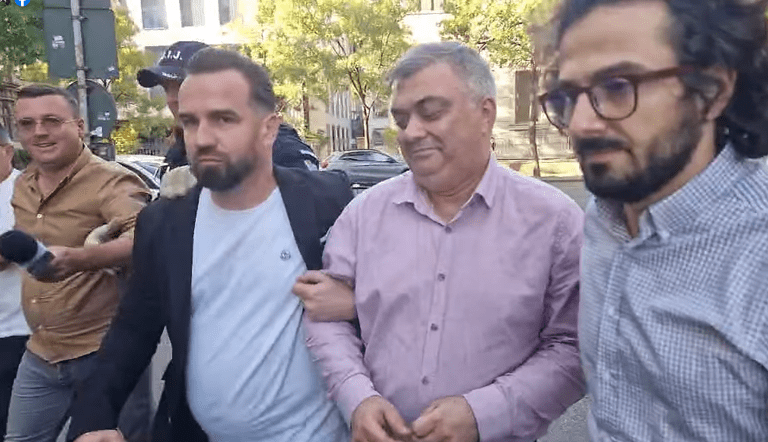 VIDEO. DNA: Directorul adjunct al ASSMB, Cristian Plută, acuzat că a primit mită 5% din valoarea unui contract. Acuzațiile aduse