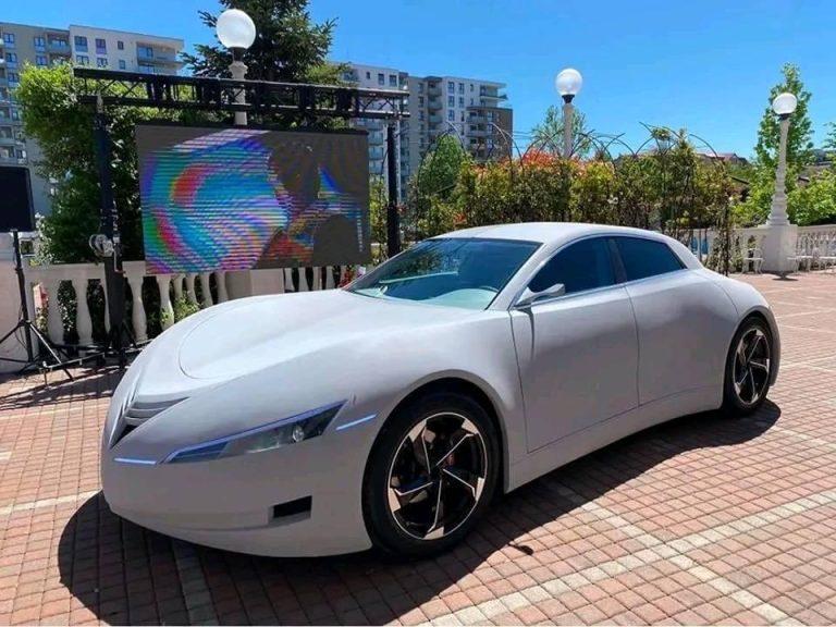 FOTO. Mașina electrică ”Made in Cluj” a făcut senzație pe străzi. A costat aproximativ 500 de mii de euro și are o autonomie de 300 de km