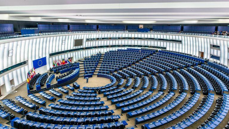 Cât ne costă un mandat de europarlamentar. Sumele pot atinge COTE astronomice