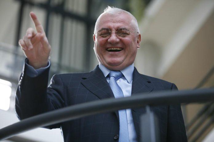 BREAKING! Dumitru Dragomir, acuzat de luare de mită și complicitate la spălarea banilor în dosarul ”drepturilor tv” BREAKING! Dumitru Dragomir, acuzat de luare de mită și complicitate la spălarea banilor în dosarul ”drepturilor tv”. Foto: Fb