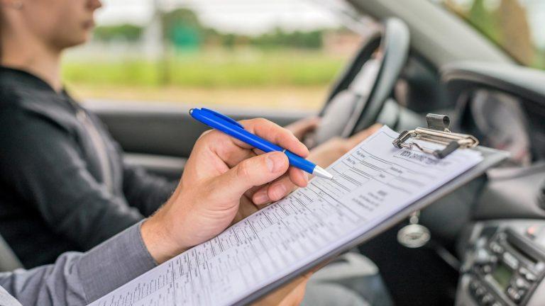 Risc URIAȘ dacă șoferii drogați scapă de arest. Decizia Înaltei Curți poate schimba modul de pedepsire a conducerii sub influența substanțelor halucinogene