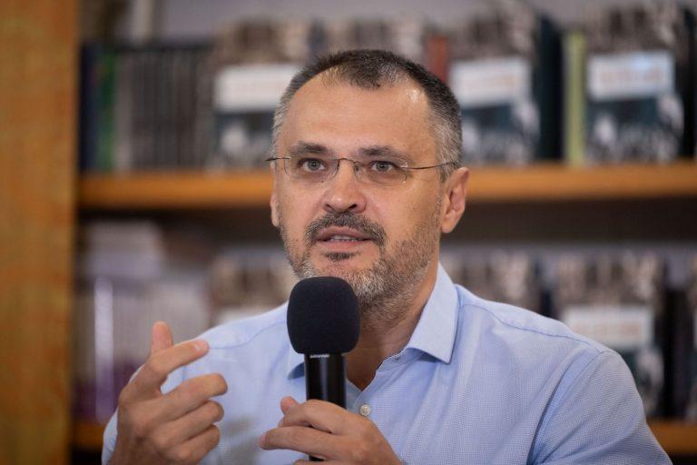 USR acuză PSD și PNL de organizarea furtului a 300.000 de voturi prin delegații grupului minorităților locale
