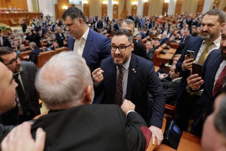 Scandal cât Casa Parlamentului: Dan Tanasă (AUR) și Daniel Ghiță (PSD) au provocat altercații cu membrii grupului parlamentar UDMR