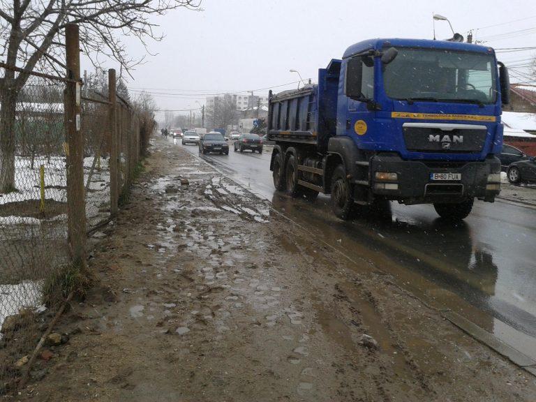 Străzile București și Ilfov, invadate de noroaie și pietriș, în urma de camioanele care ies din șantiere. Autoritățile locale par să nu intervină